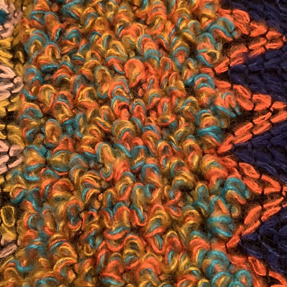 Boho Zigzag Chevron Patterned Poncho - Picture 6 of 7